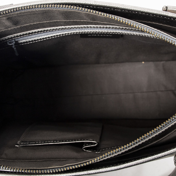 Burberry Horizontal Zip Tote - Picture 7 of 8